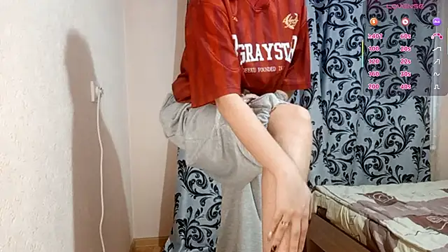 DesireHellgren online show from December 5, 2025, 2:42 am