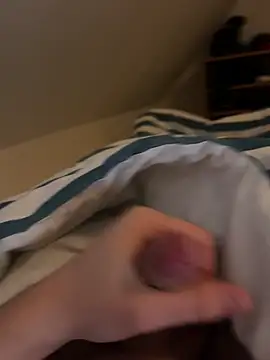 hannes256102 online show from April 3, 2026, 9:24 pm