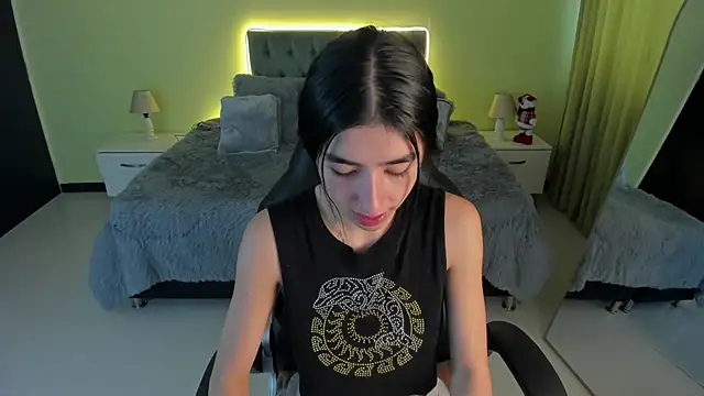 Celeste Rous   online show from December 17, 2025, 12:33 pm