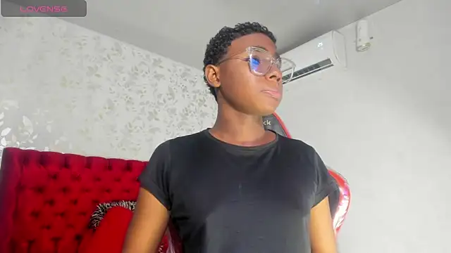 Snapshot of teylor_lovee chatting on February 11, 2026, 8:36 pm teylor lovee online show from February 11, 2026, 8:36 pm