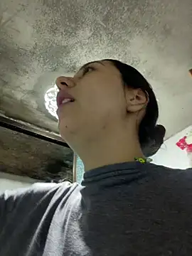 Alix Rousses21 online show from December 18, 2025, 4:13 pm