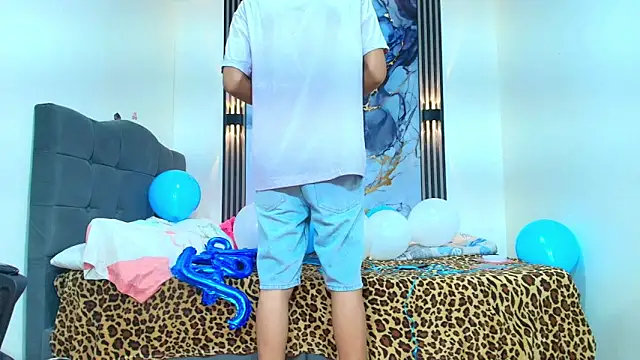 Valentina and sneider  online show from March 7, 2026, 9:01 pm