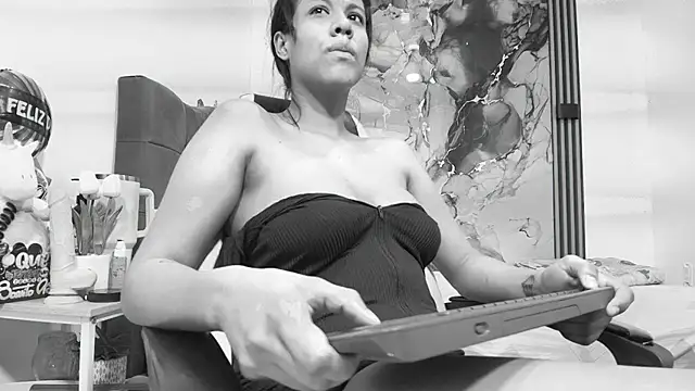 Valentina and sneider  online show from March 17, 2026, 7:17 pm