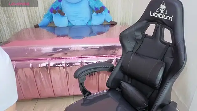 eva smit t online show from March 11, 2026, 2:06 am