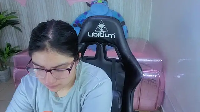 eva smit t online show from March 25, 2026, 2:39 am