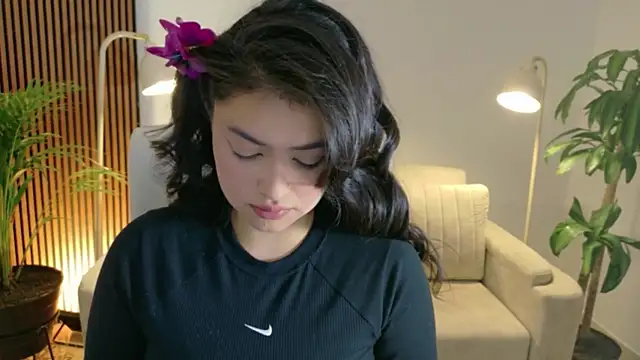 Snapshot of victoria___moon chatting on May 15, 2026, 2:13 pm victoria moon online show from May 15, 2026, 2:13 pm
