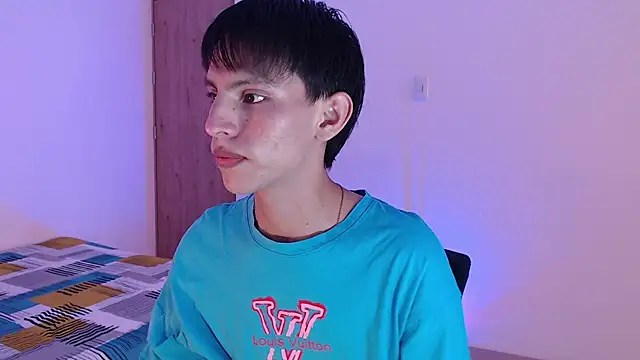 andrew courtzz online show from April 4, 2026, 7:55 pm