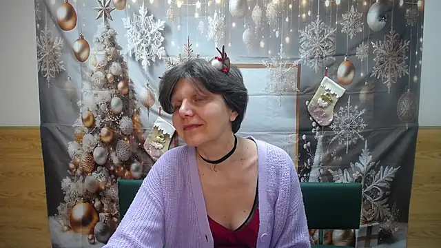 LunaDobra online show from December 18, 2025, 6:14 pm