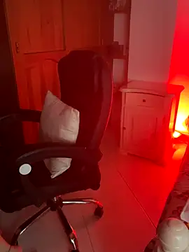 EmiHarrys online show from December 15, 2025, 10:14 pm