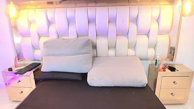 AprillRoss online show from January 5, 2026, 5:27 pm