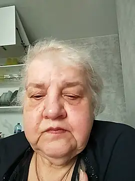 HapinessLovee online show from April 15, 2026, 8:43 am