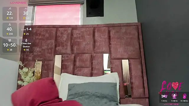 Kiara Fox   online show from March 5, 2026, 8:05 pm