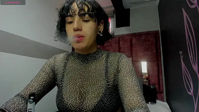 Kiara Fox   online show from April 17, 2026, 9:18 pm