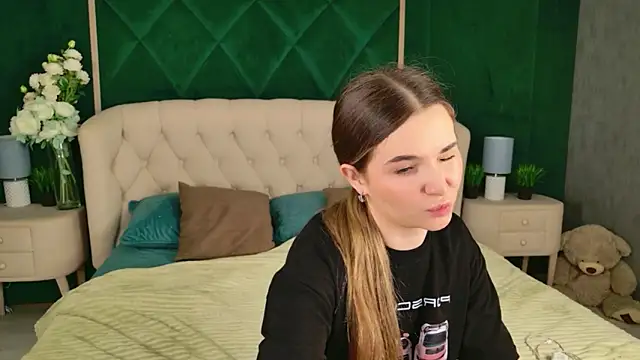 Lina Sinerz online show from March 24, 2026, 3:50 pm