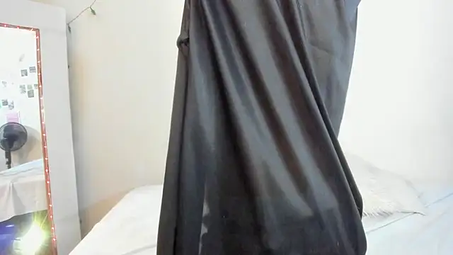 litle slut online show from February 19, 2026, 5:36 am