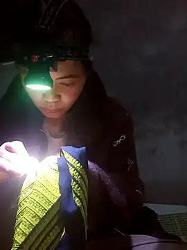 Snapshot of mon-monk chatting on December 17, 2025, 1:39 pm mon-monk online show from December 17, 2025, 1:39 pm