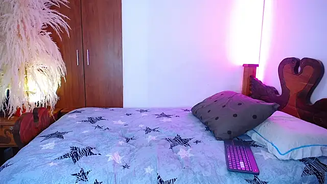 Snapshot of mishelolaya_ chatting on December 14, 2025, 11:20 pm mishelolaya online show from December 14, 2025, 11:20 pm