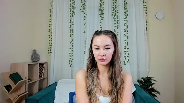 LunaCurly  online show from December 18, 2025, 11:05 am