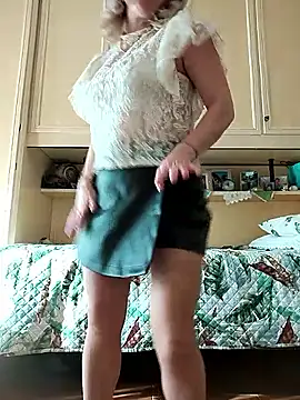 AhlyssaLove1155 online show from December 21, 2025, 1:18 pm