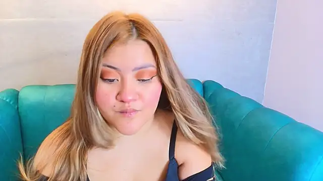 Snapshot of Sofia__Saenz chatting on December 17, 2025, 12:11 pm Sofia Saenz online show from December 17, 2025, 12:11 pm