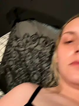 hotmom026 online show from December 5, 2025, 7:21 pm