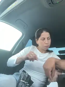 Snapshot of coupledeea chatting on April 5, 2026, 6:27 pm coupledeea online show from April 5, 2026, 6:27 pm