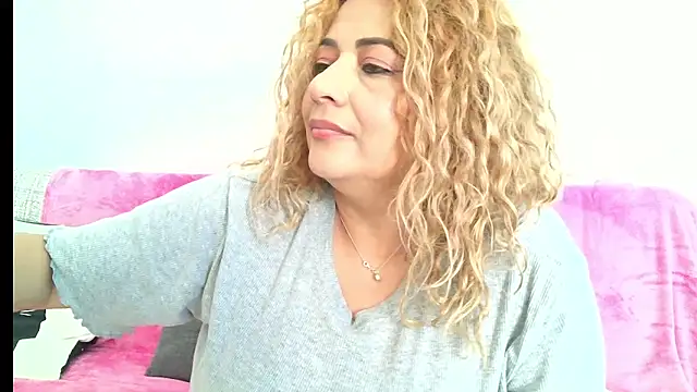 mariajosebarrazaa online show from February 12, 2026, 3:18 pm