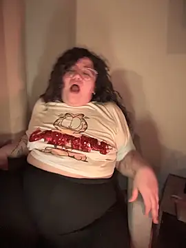 Snapshot of VanesssaMilf_ chatting on December 21, 2025, 11:45 pm VanesssaMilf online show from December 21, 2025, 11:45 pm