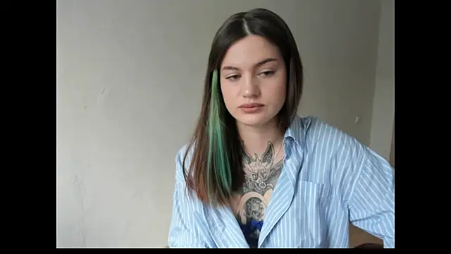 NikkieKitty online show from April 7, 2026, 1:44 pm