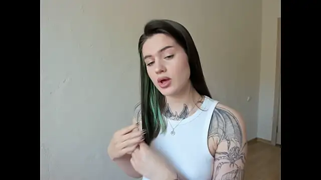 NikkieKitty online show from April 17, 2026, 11:24 am