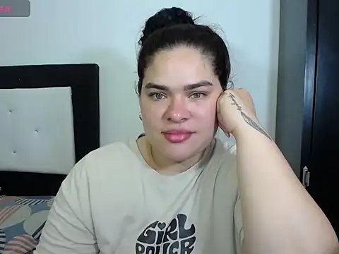 Snapshot of NinaFuentes2X chatting on August 5, 2026, 2:36 am NinaFuentes2X online show from August 5, 2026, 2:36 am