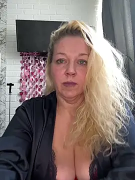 Snapshot of JenniferCarmen chatting on February 24, 2026, 8:01 am JenniferCarmen online show from February 24, 2026, 8:01 am