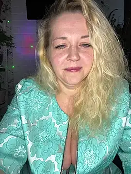 JenniferCarmen online show from April 10, 2026, 11:42 pm