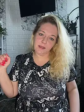 Snapshot of JenniferCarmen chatting on April 23, 2026, 2:02 am JenniferCarmen online show from April 23, 2026, 2:02 am