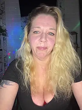 Snapshot of JenniferCarmen chatting on May 6, 2026, 4:34 pm JenniferCarmen online show from May 6, 2026, 4:34 pm