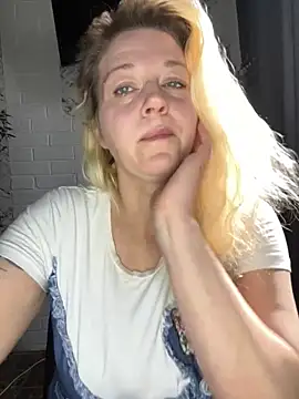 Snapshot of JenniferCarmen chatting on May 8, 2026, 2:17 am JenniferCarmen online show from May 8, 2026, 2:17 am
