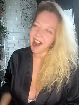 Snapshot of JenniferCarmen chatting on May 16, 2026, 6:32 am JenniferCarmen online show from May 16, 2026, 6:32 am
