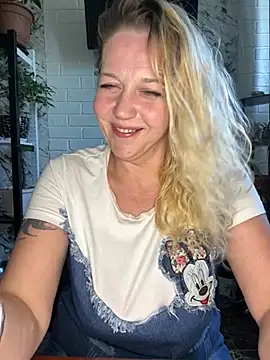 Snapshot of JenniferCarmen chatting on July 1, 2026, 8:05 am JenniferCarmen online show from July 1, 2026, 8:05 am