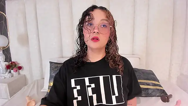 Snapshot of Im_TaraBlack chatting on December 17, 2025, 3:56 am Im TaraBlack online show from December 17, 2025, 3:56 am