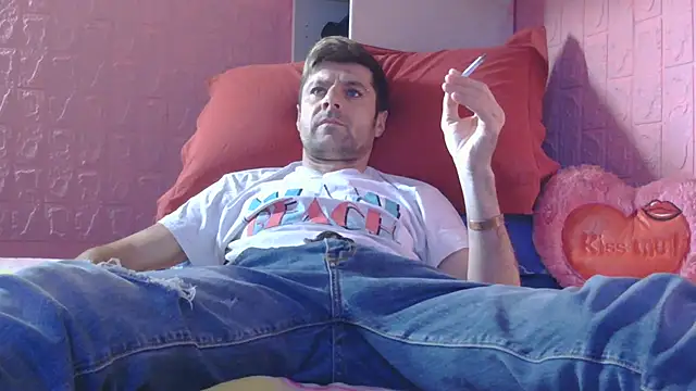 Snapshot of Pintiliescu chatting on April 5, 2026, 6:32 am Pintiliescu online show from April 5, 2026, 6:32 am