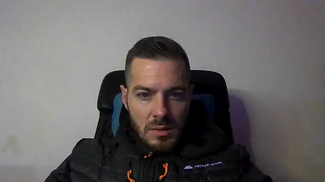 cheekycherryx online show from December 17, 2025, 2:06 am