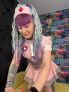 Tattoo  Moon online show from April 25, 2026, 11:02 pm
