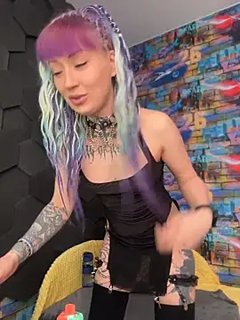 Tattoo  Moon online show from April 30, 2026, 10:47 pm