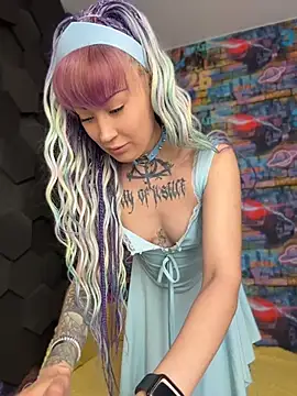 Tattoo  Moon online show from May 8, 2026, 12:38 am