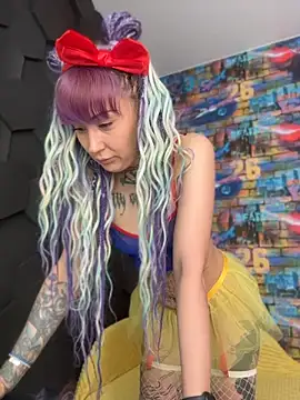 Tattoo  Moon online show from May 14, 2026, 12:17 am