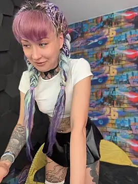 Tattoo  Moon online show from May 18, 2026, 4:07 am