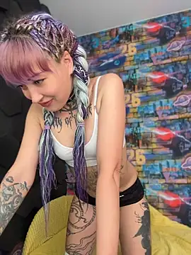 Tattoo  Moon online show from May 19, 2026, 1:11 am