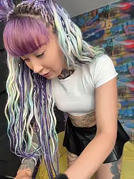 Tattoo  Moon online show from May 28, 2026, 1:25 am