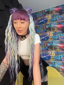 Tattoo  Moon online show from June 5, 2026, 12:17 am