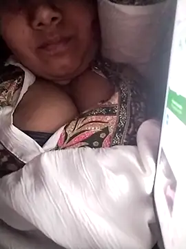 pihuu1313 online show from April 25, 2026, 7:11 pm